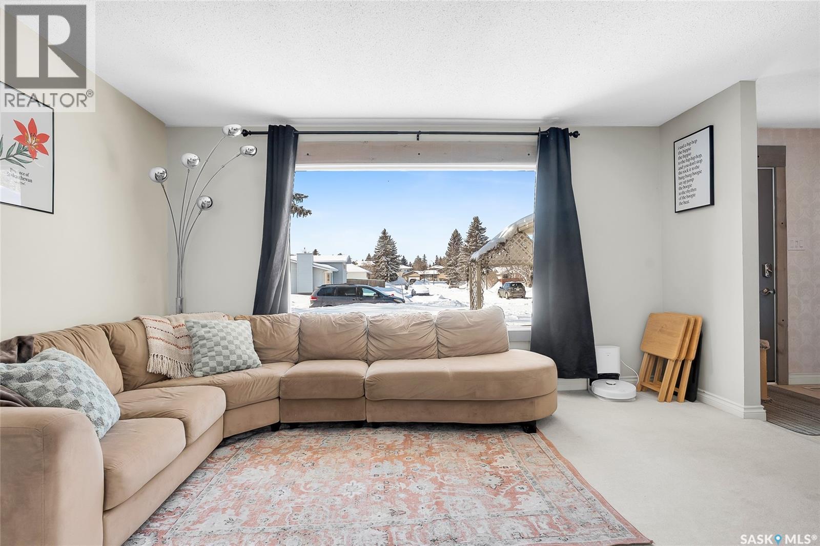 742 Trent CRESCENT - Photo 5 of 48, Saskatoon, Saskatchewan