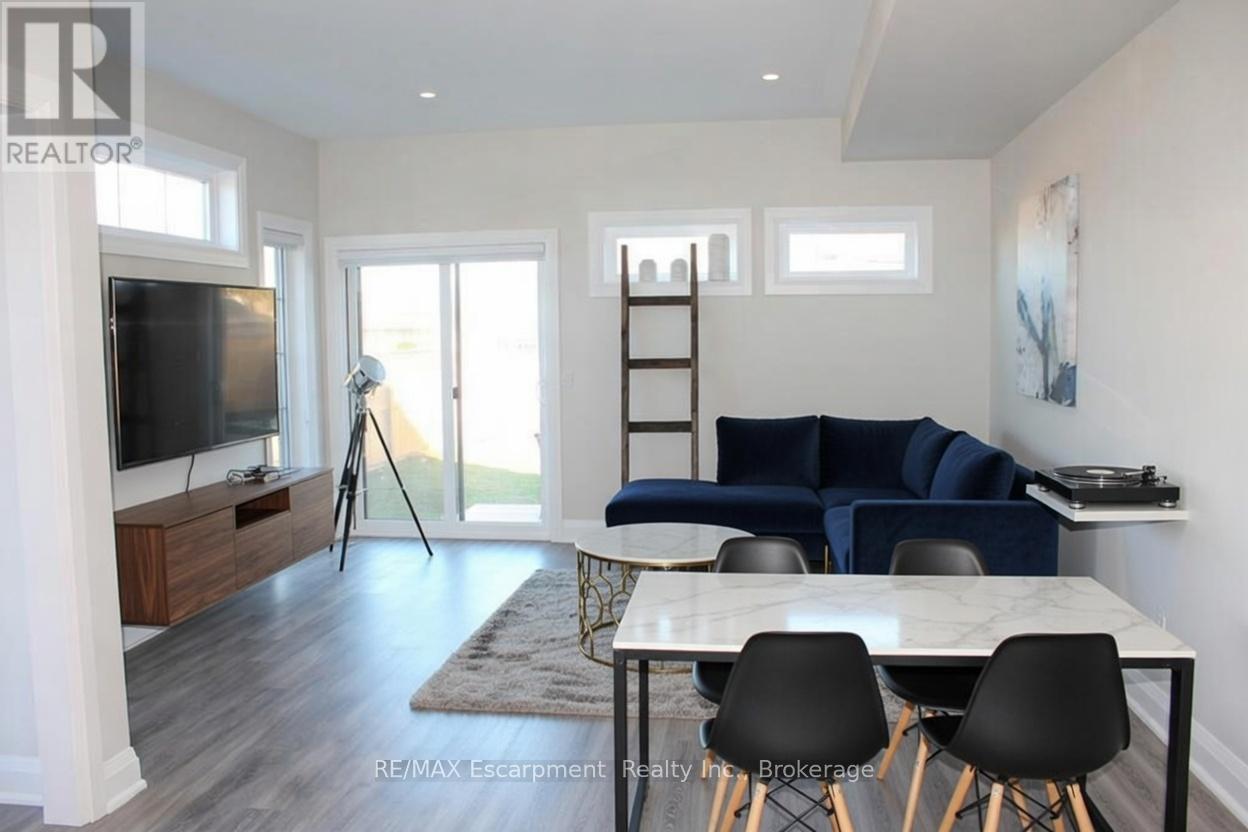 60 PARK AVENUE - Photo 3 of 21, St. Catharines (Secord Woods), Ontario