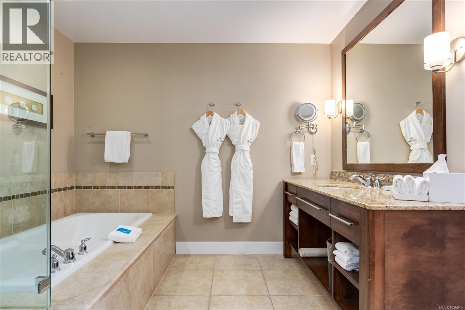 905/906A 181 Beachside Dr, Parksville