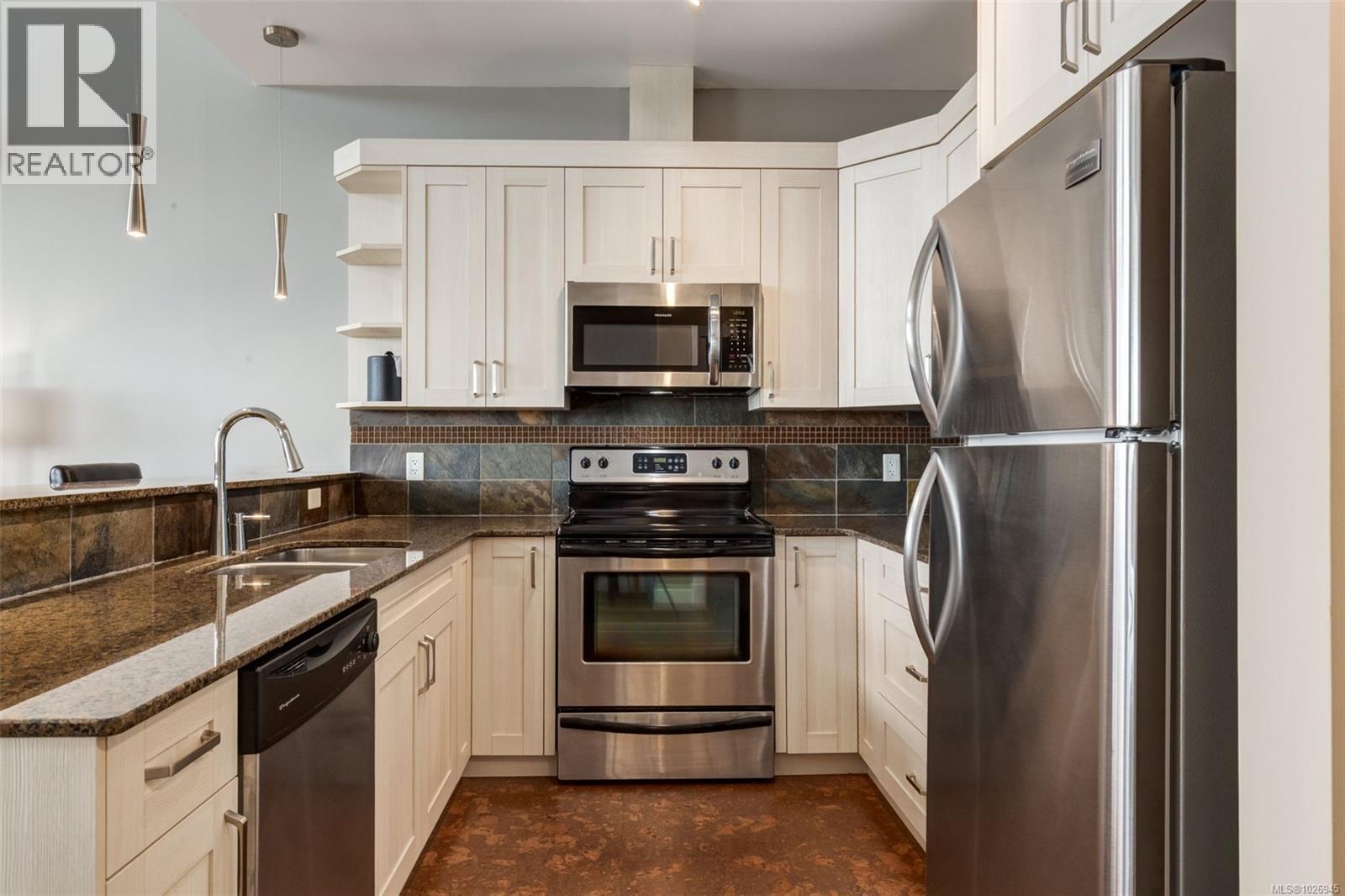 905/906A 181 Beachside Dr, Parksville