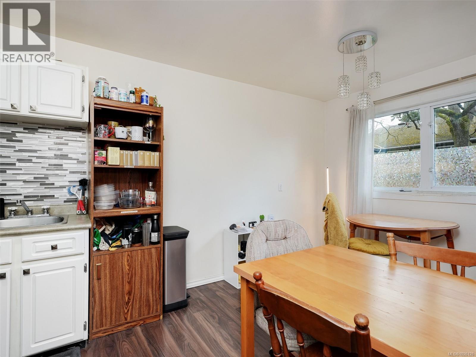 201 1215 Bay Street, Victoria