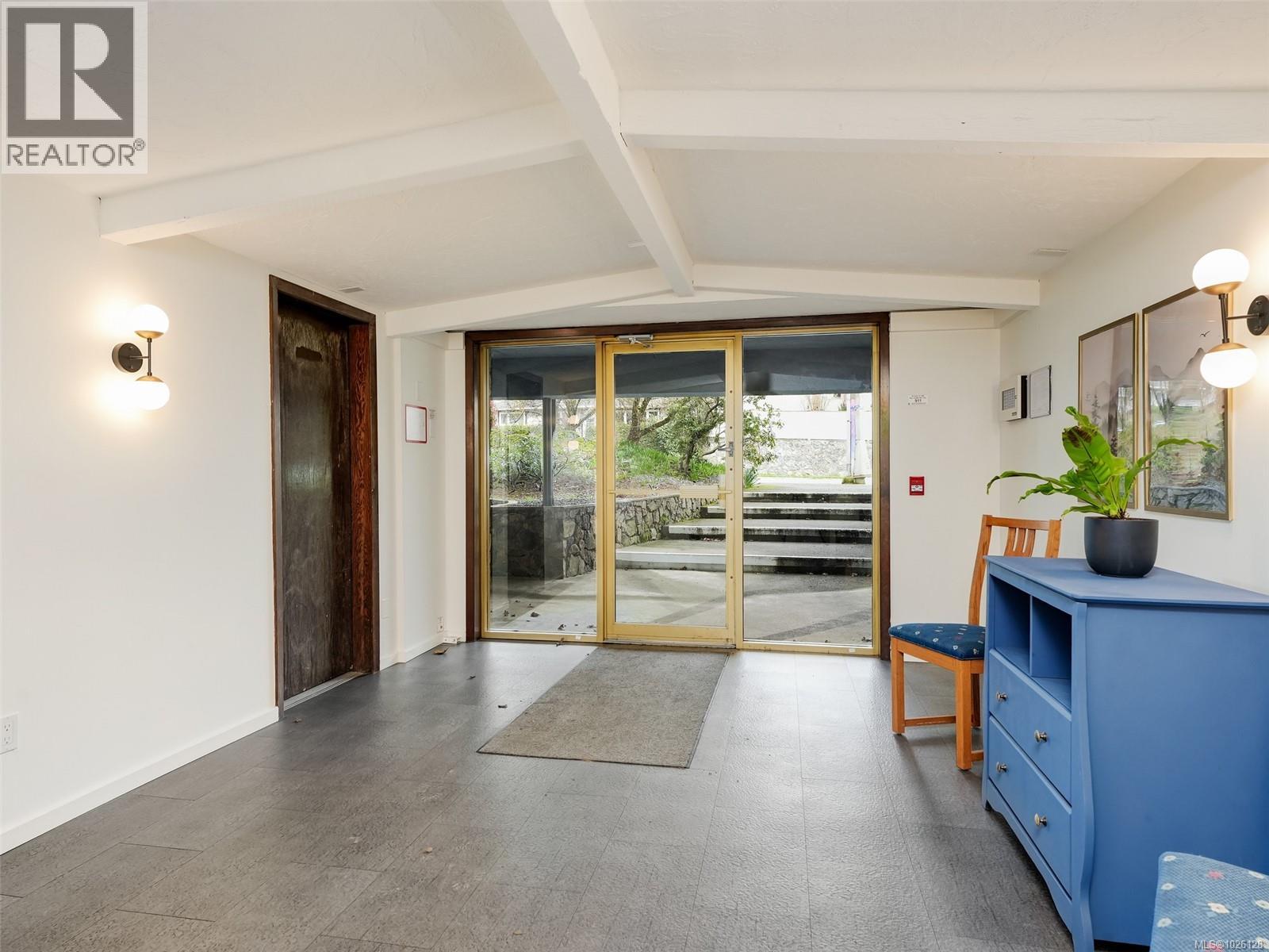 201 1215 Bay Street, Victoria