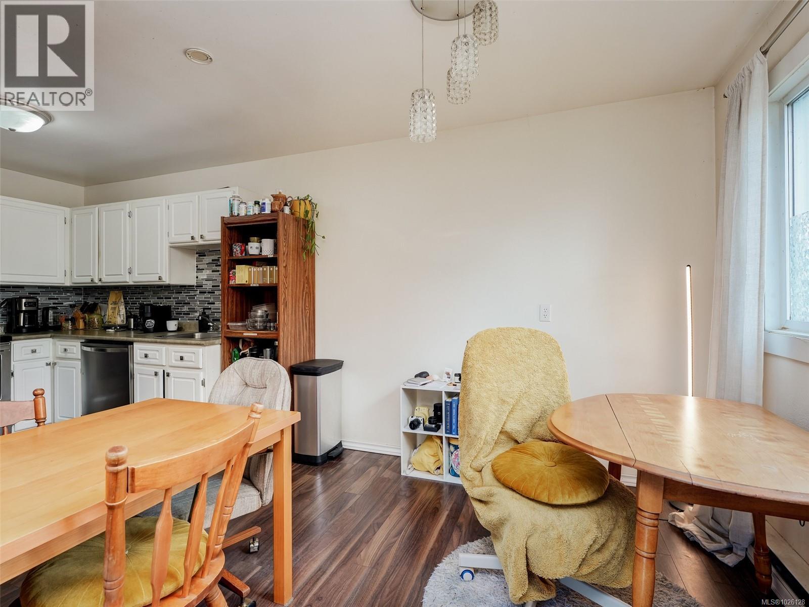 201 1215 Bay Street, Victoria