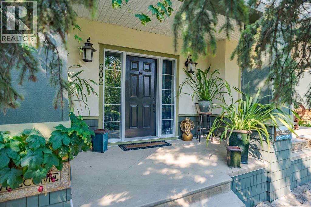 602 Macleod Trail SW - Photo 5 of 50, High River, Alberta