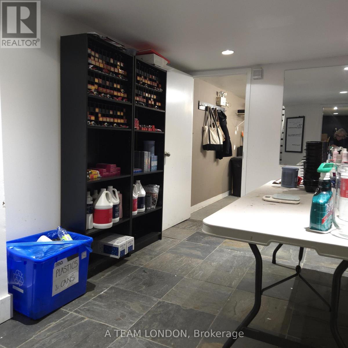 286 DUNDAS STREET Property Photo