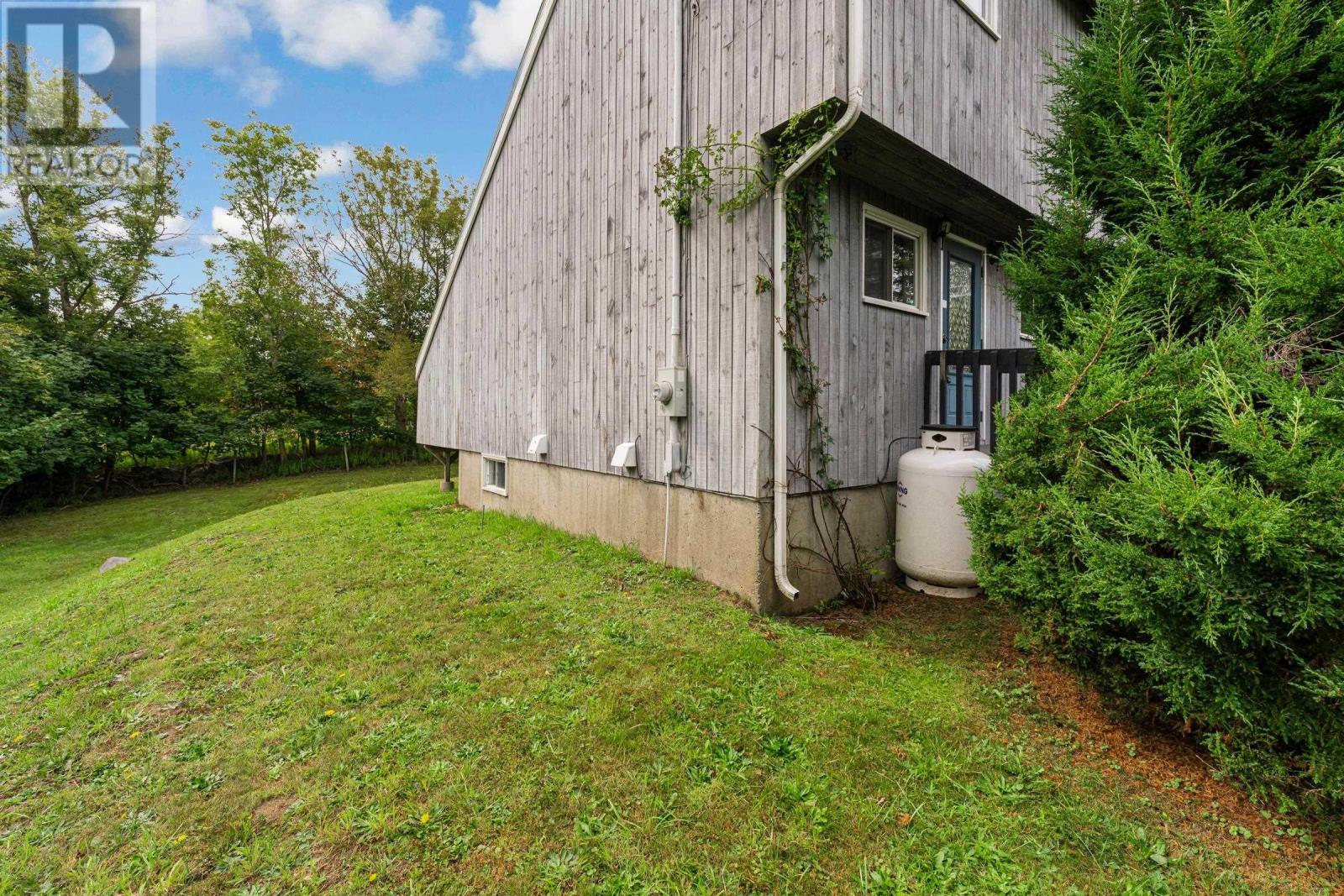 Property 31 of 35 of 10247 Highway 3