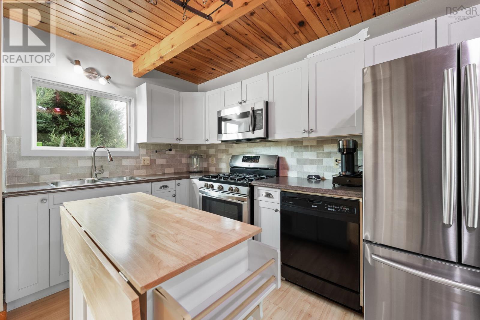 Property 6 of 35 of 10247 Highway 3