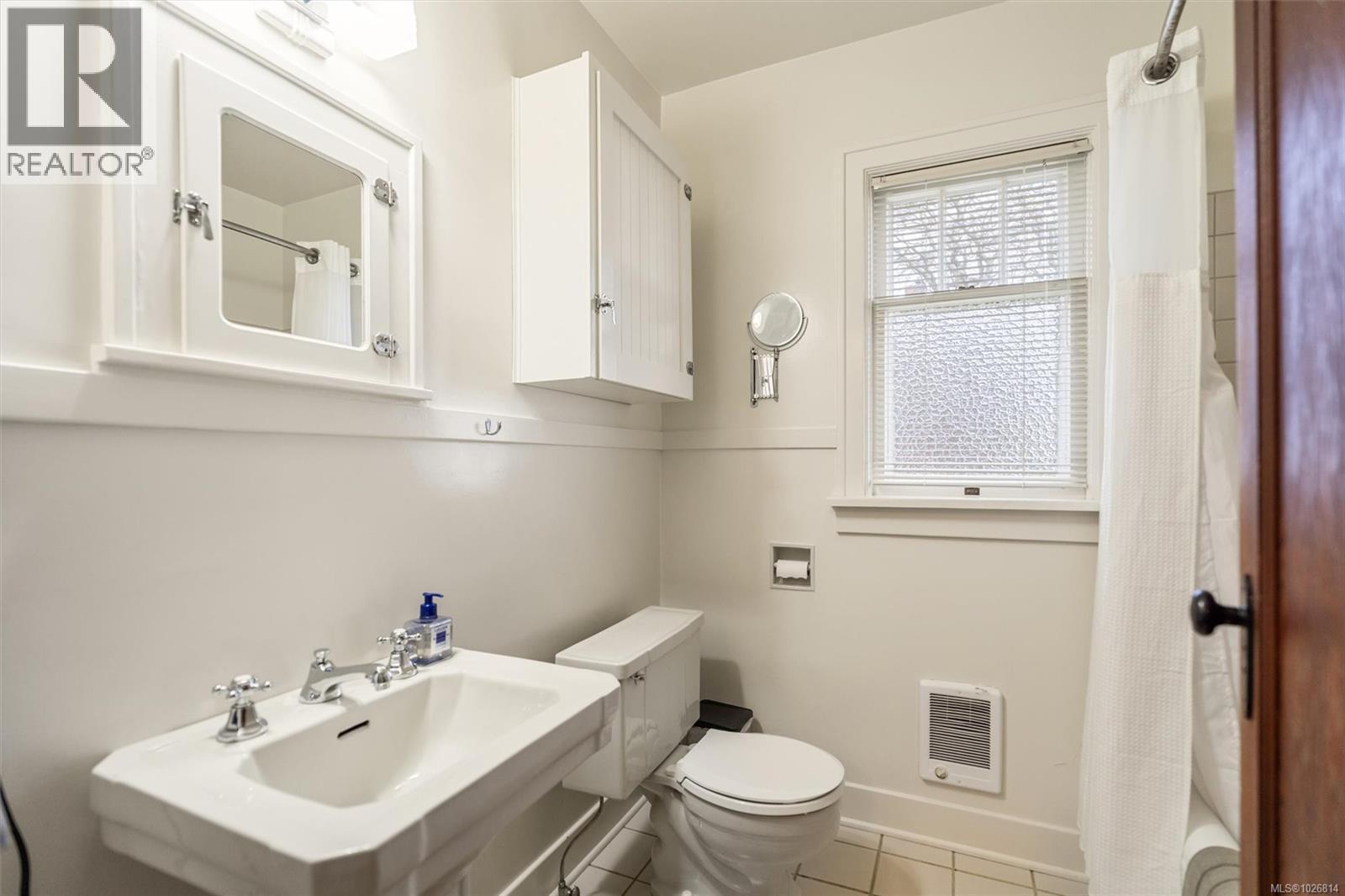  1120 Dallas Road, Victoria