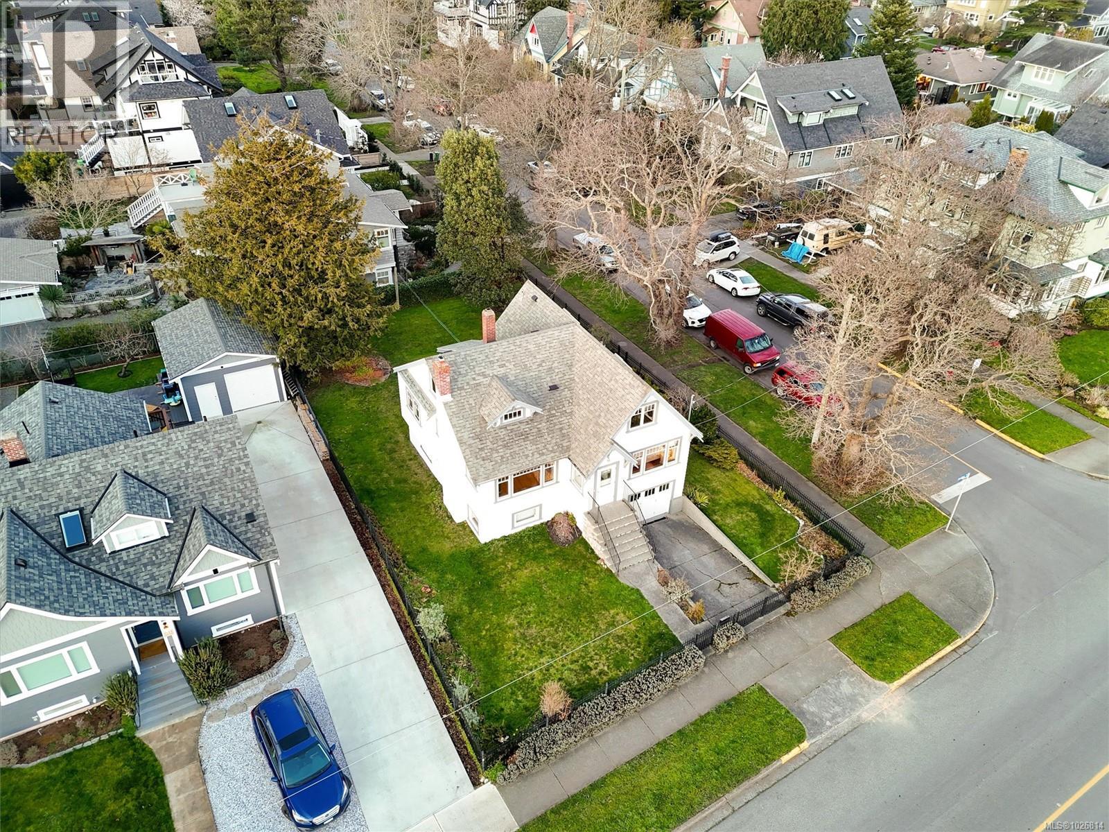  1120 Dallas Road, Victoria