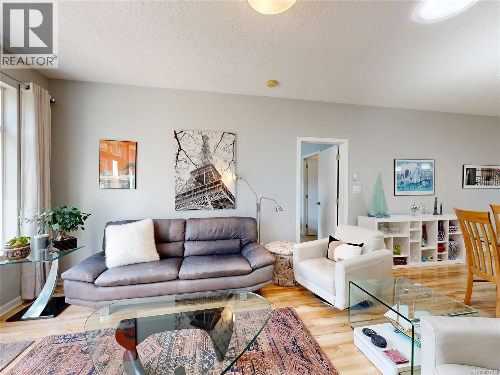 6357 SHAMBROOK DR - 8