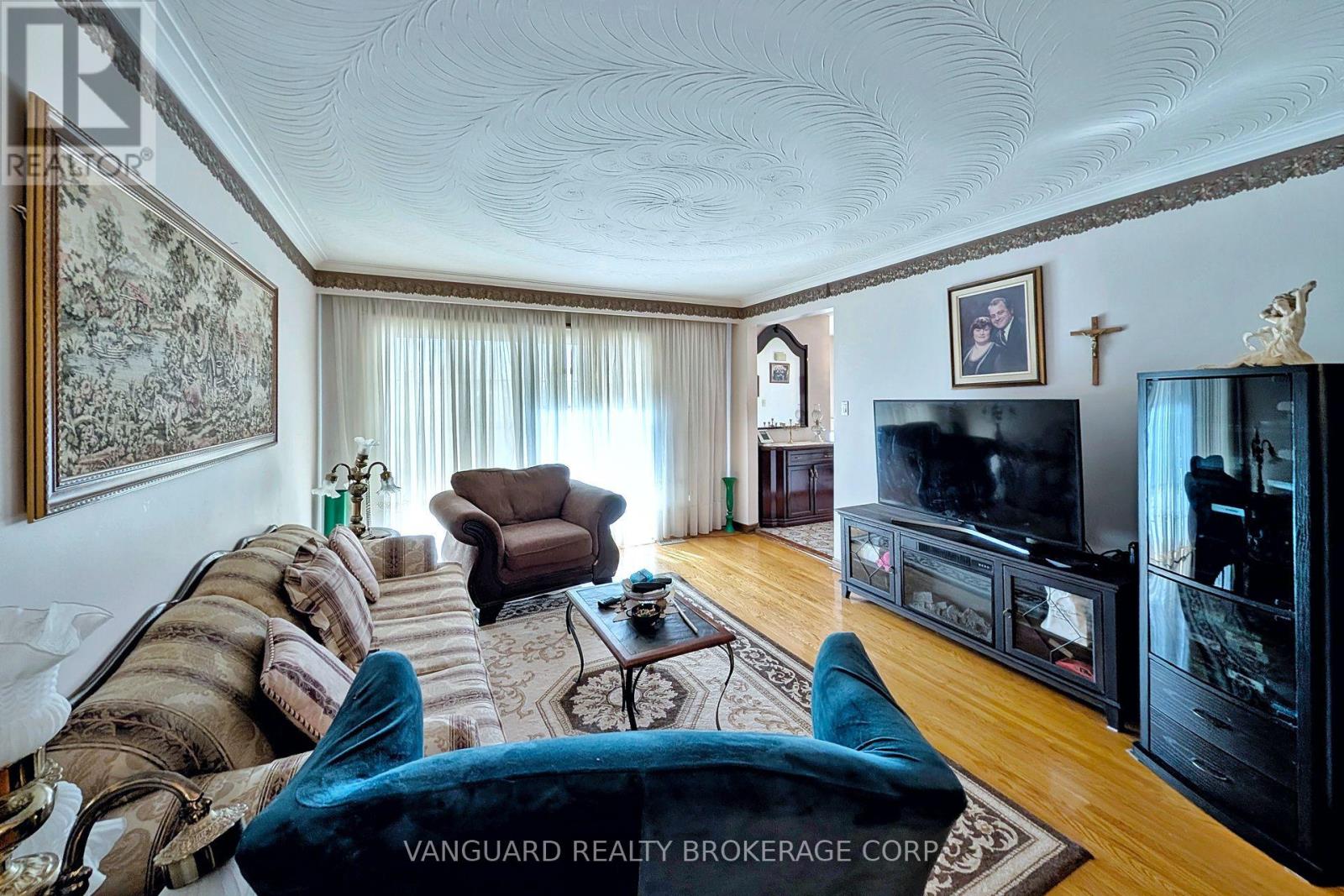 92 SKELTON BOULEVARD - 10