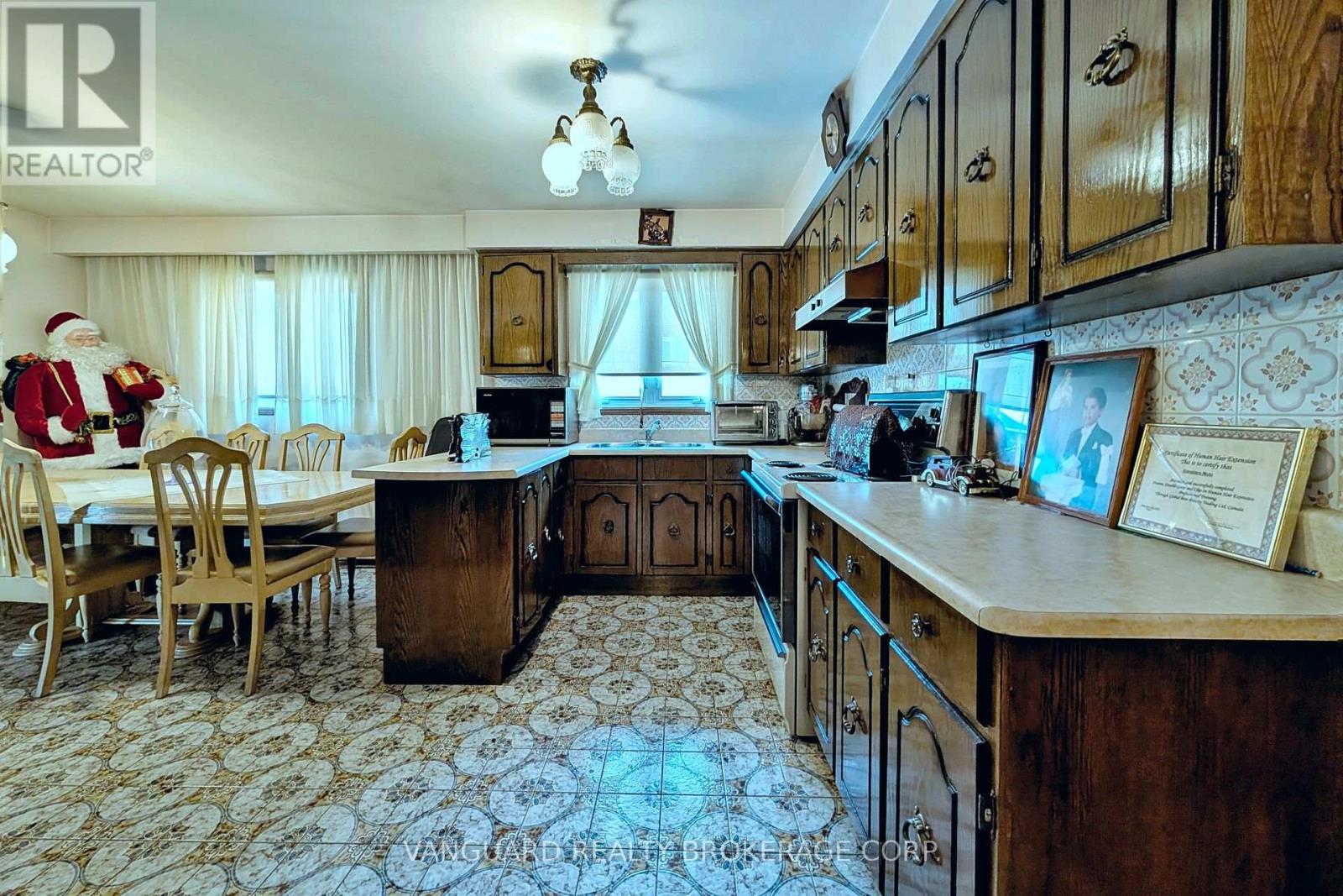 92 SKELTON BOULEVARD - 17