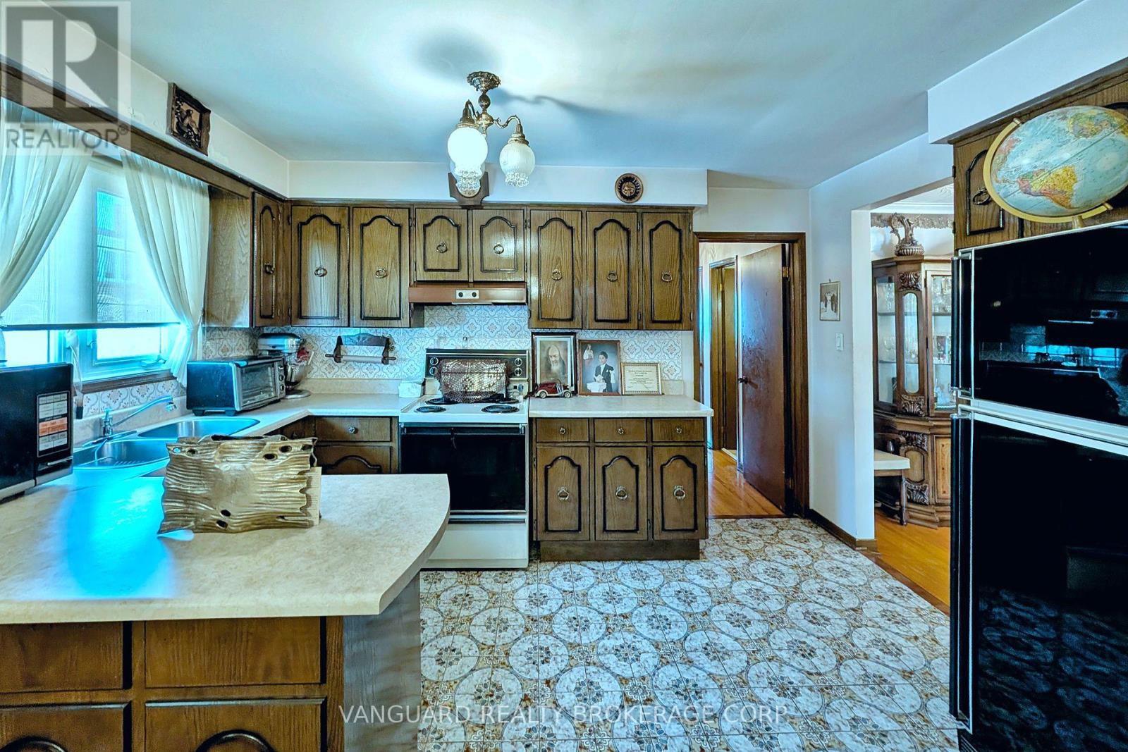 92 SKELTON BOULEVARD - 19