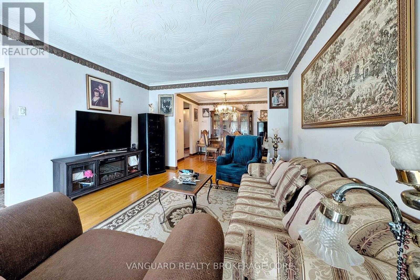 92 SKELTON BOULEVARD - 9