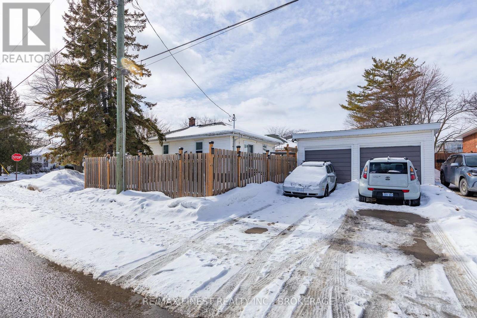 155 CARRUTHERS AVENUE - Photo 5 of 50, Kingston (Central City East), Ontario