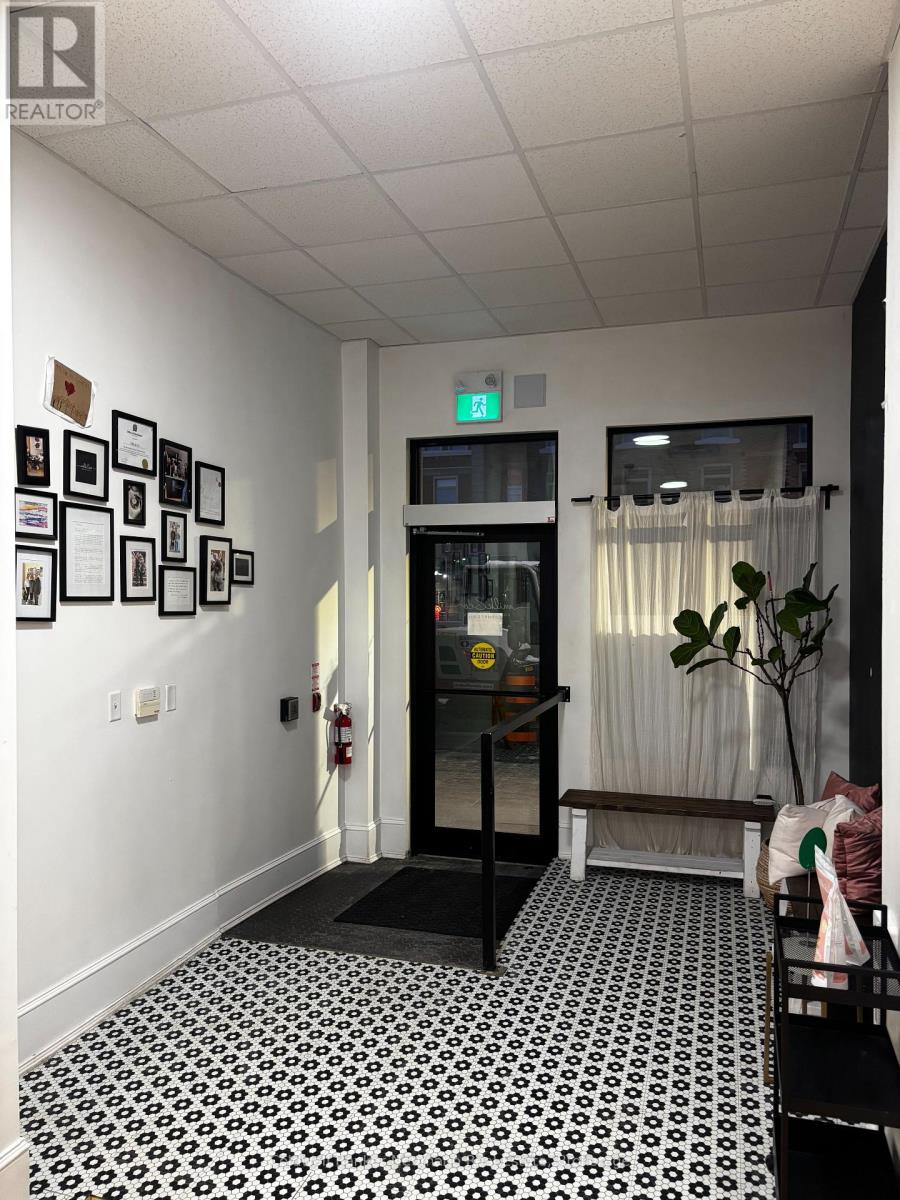 1-5 Wyndham Street North 3