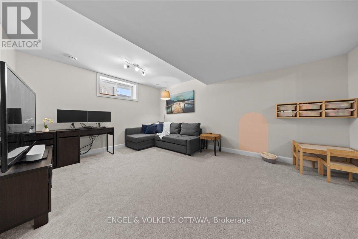 624 GENEVA CRESCENT, Russell, Ontario