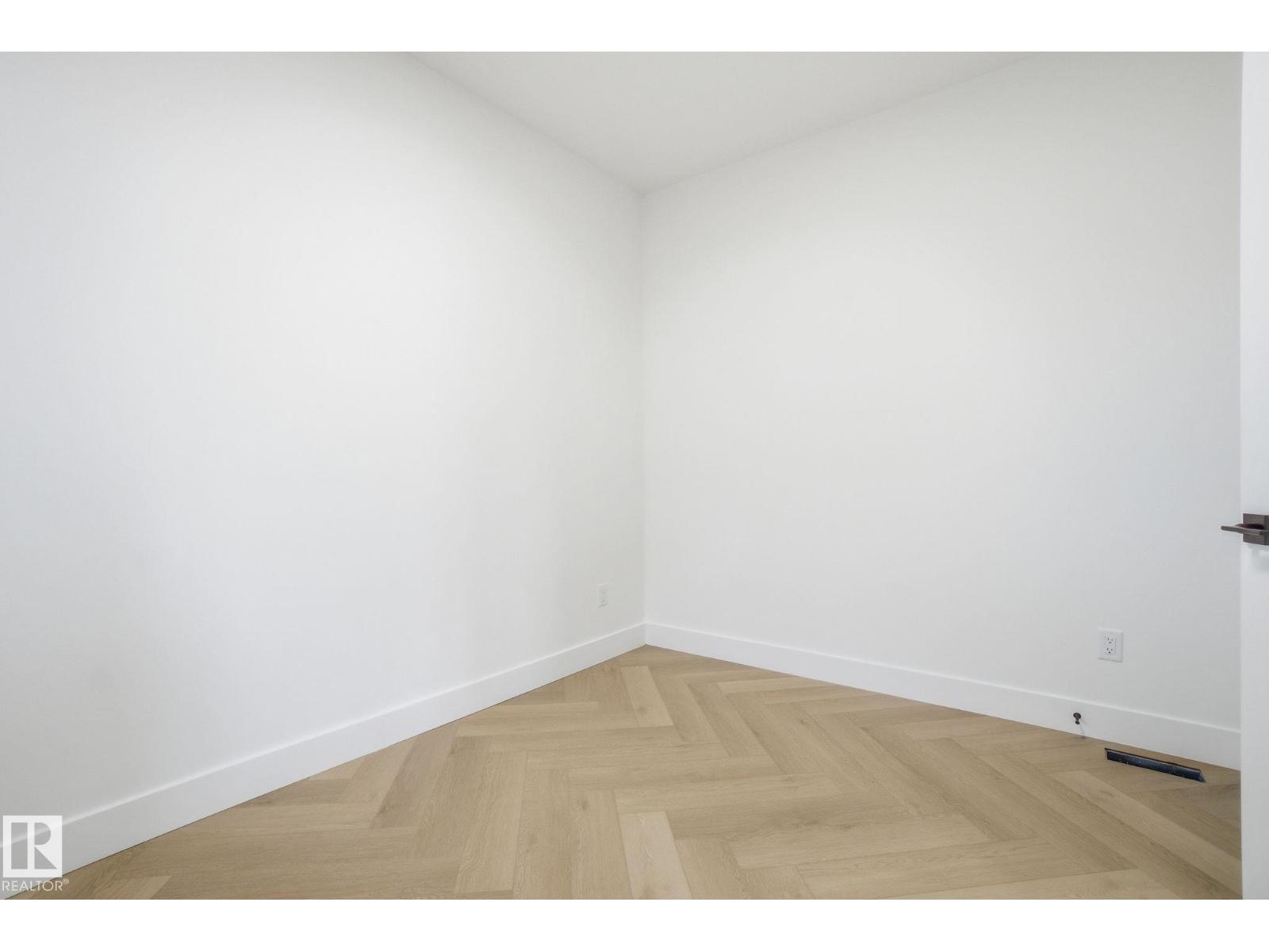 
          3294 Chernowski WY SW
            <br/>
            <span>Edmonton</span>
            , 
            <span>AB</span>
             <span>T6W5H2</span>
         - Photo 27