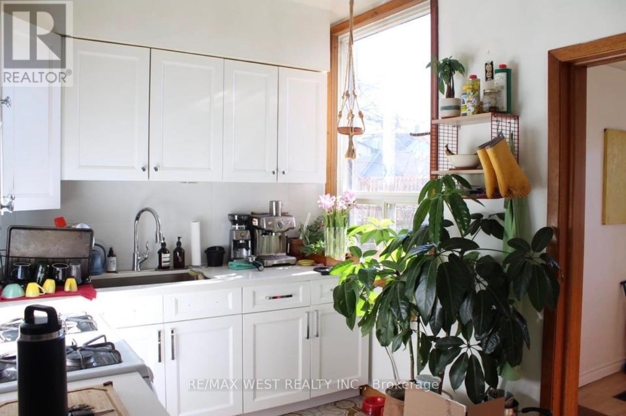 404 CONCORD AVENUE - Photo 4 of 10, Toronto (Dovercourt-Wallace Emerson-Junction), Ontario