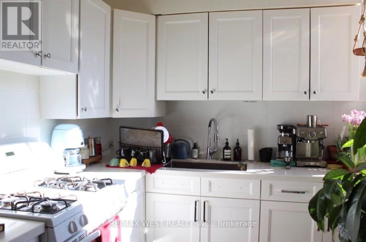 404 CONCORD AVENUE - Photo 5 of 10, Toronto (Dovercourt-Wallace Emerson-Junction), Ontario