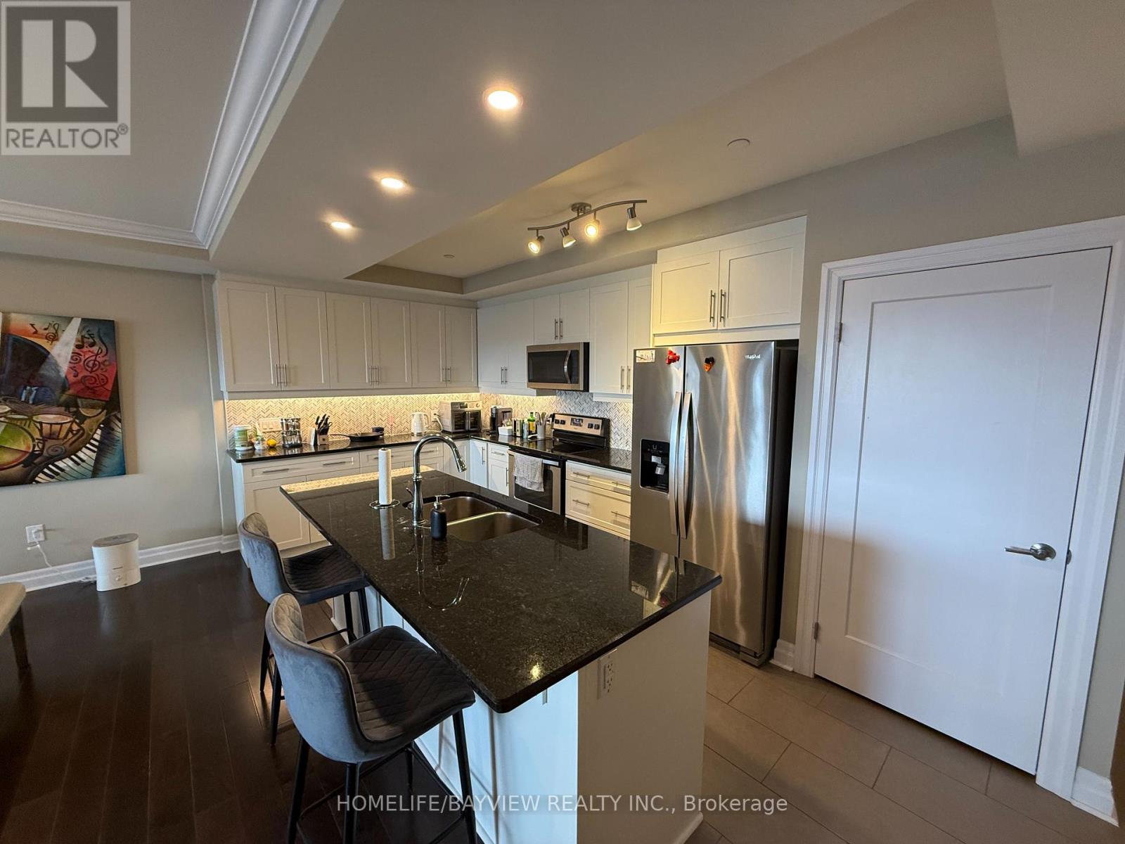 #910 505 TALBOT STREET - 14
