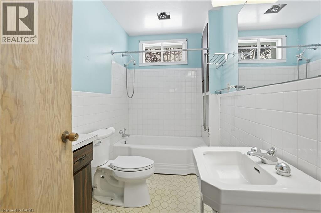 21 FIRST AVENUE - 16
