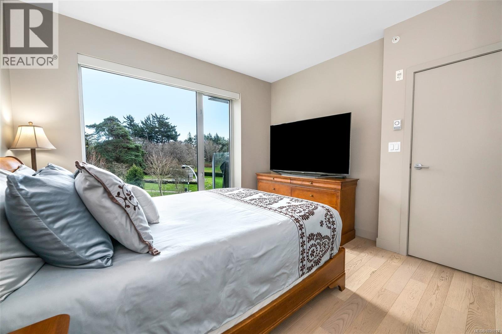 402 200 Douglas Street, Victoria