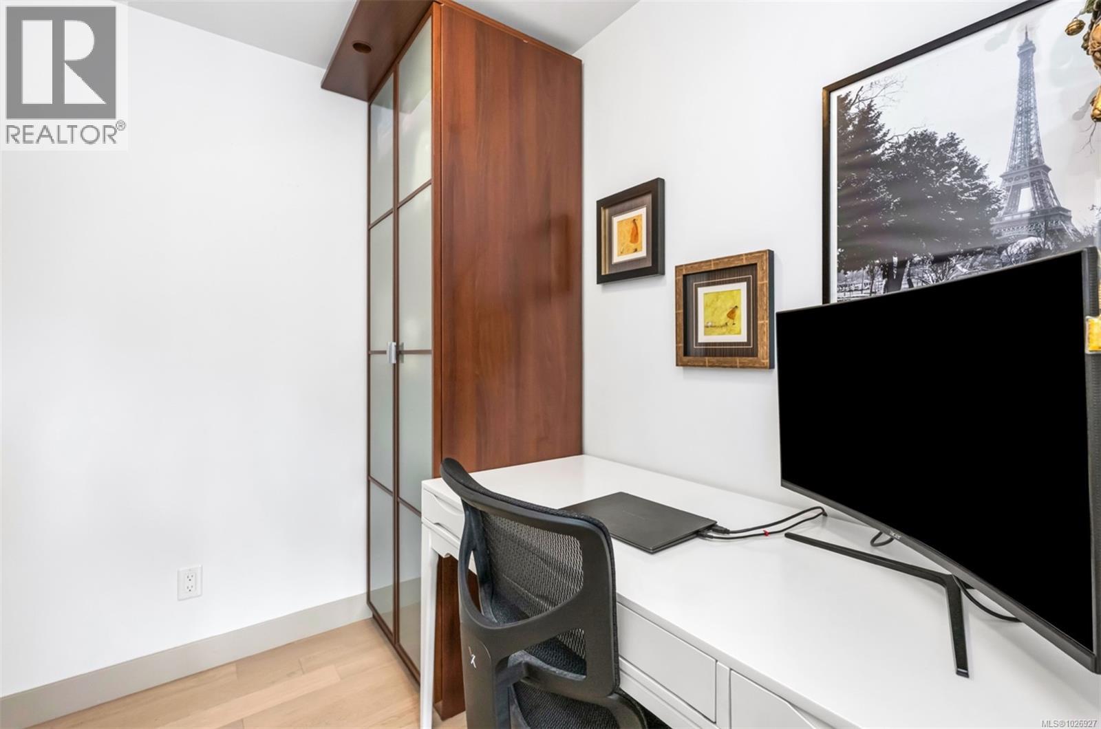 402 200 Douglas Street, Victoria