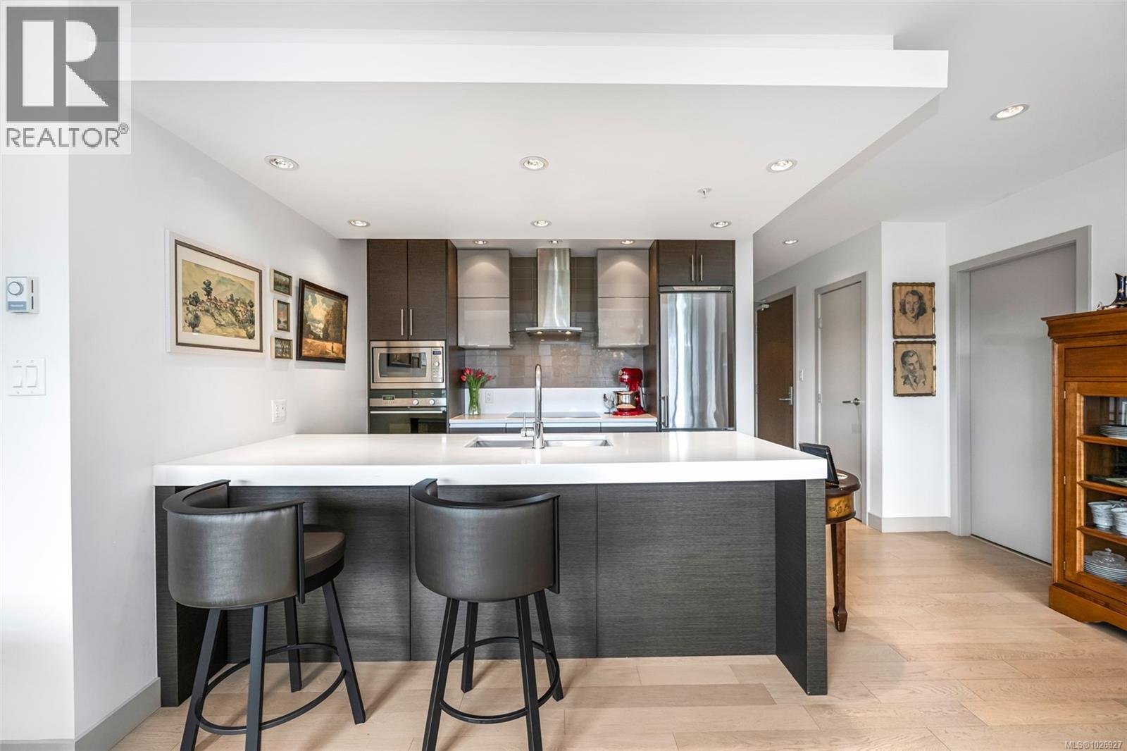 402 200 Douglas Street, Victoria