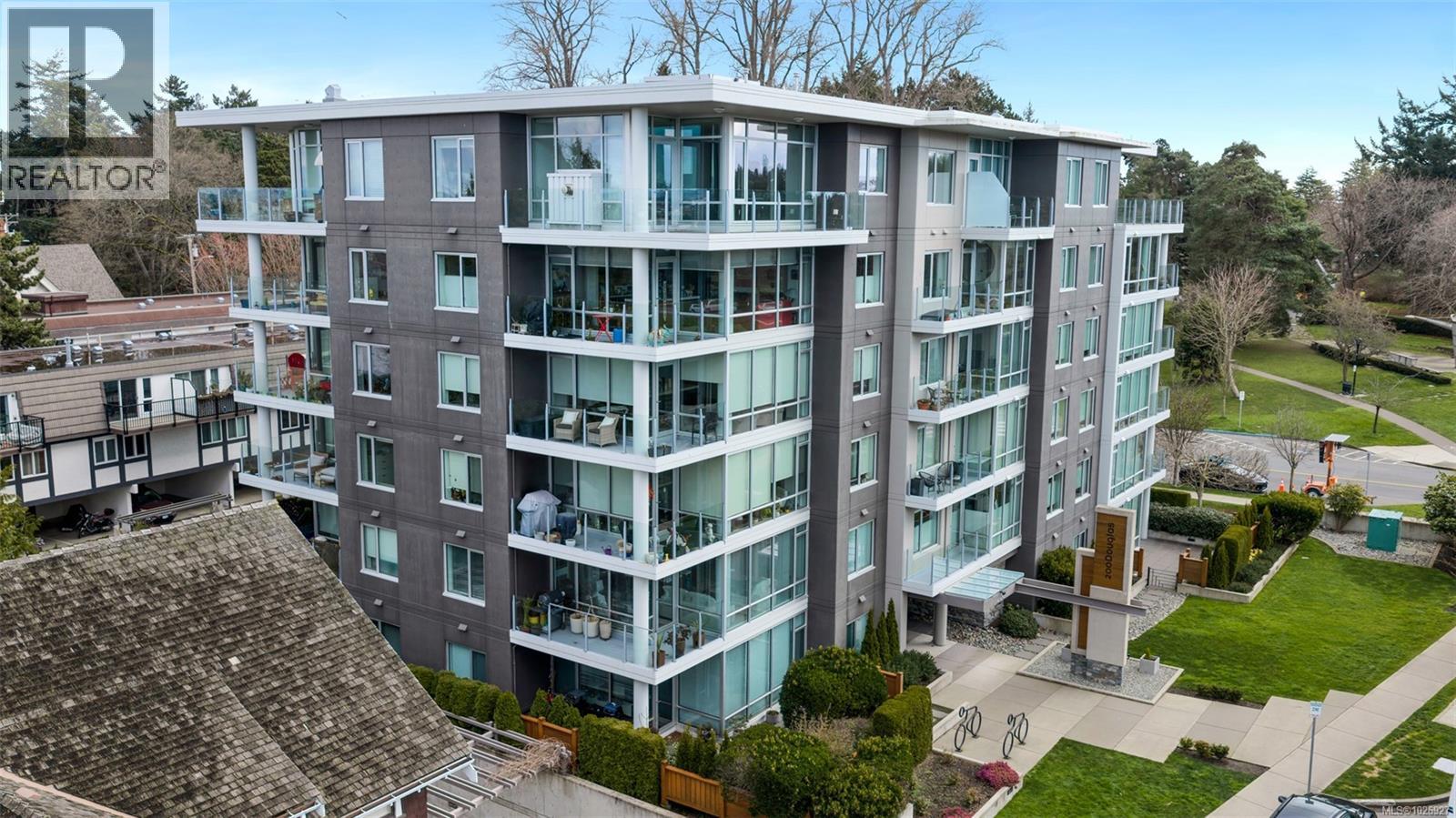 402 200 Douglas Street, Victoria