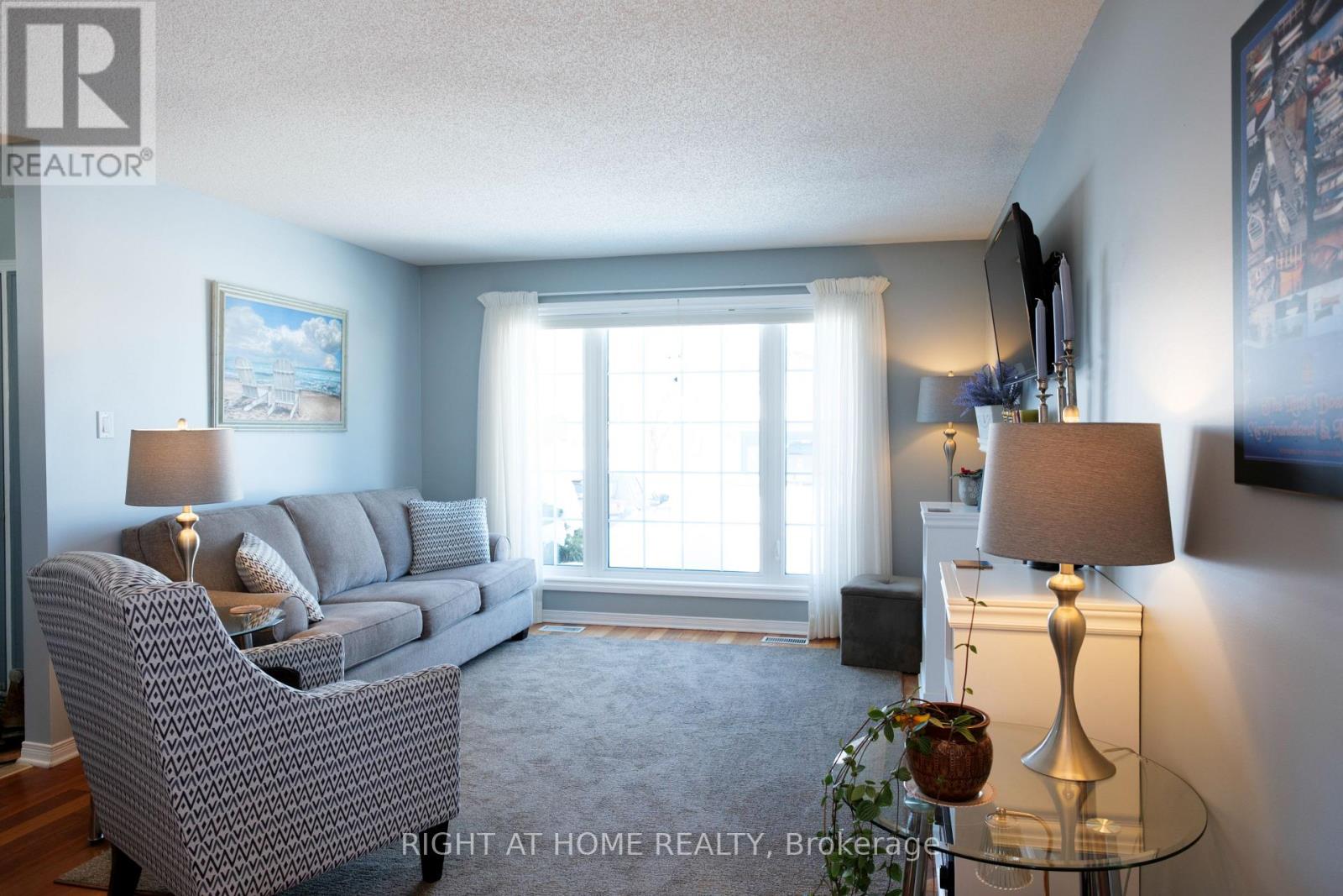 23 FAIRVIEW CRESCENT - Photo 3 of 25, Arnprior, Ontario