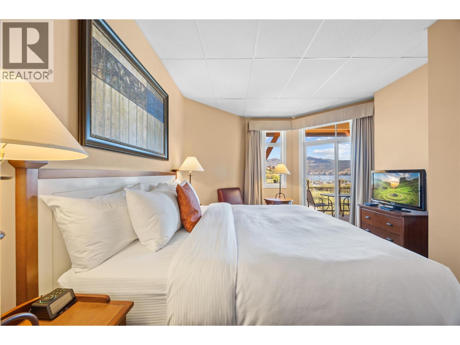 #633/634 12811 Lakeshore Drive S - 5