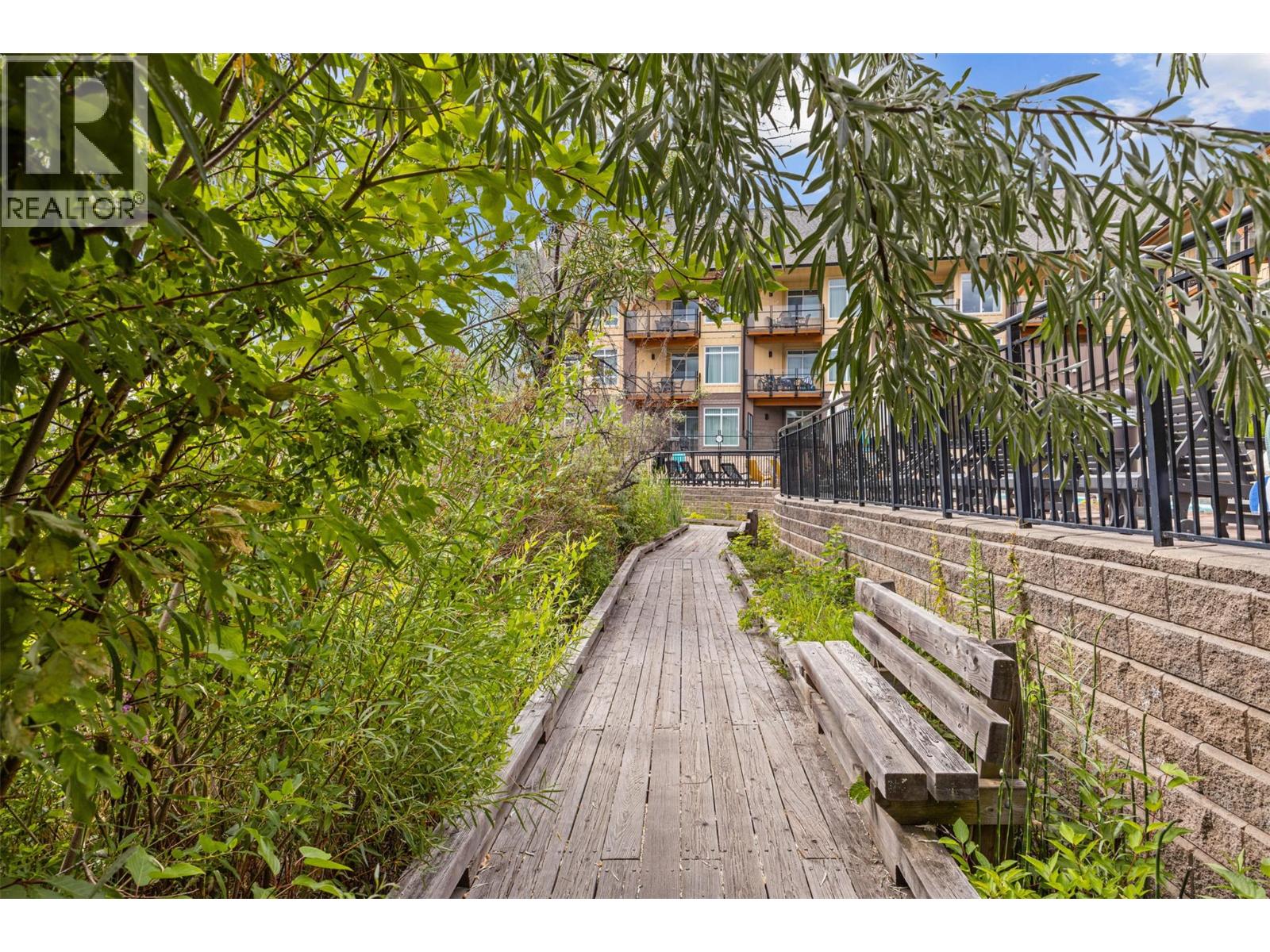 #633/634 12811 Lakeshore Drive S - 35