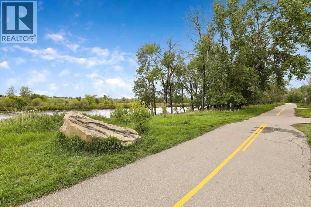 Single Family House for Sale in   Quarry Way SE Douglasdale/Glen Calgary 