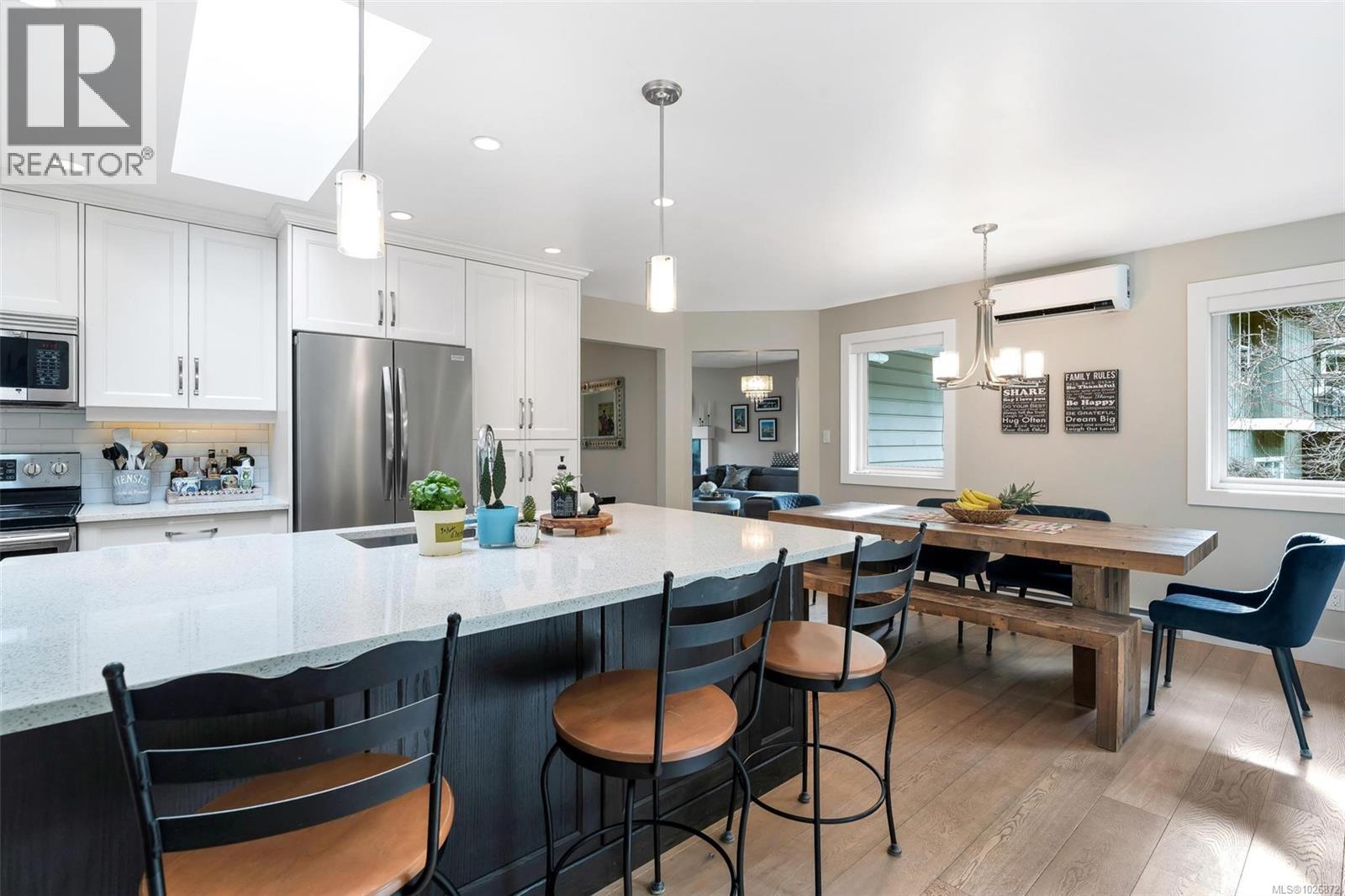 8830 Langara Pl, North Saanich