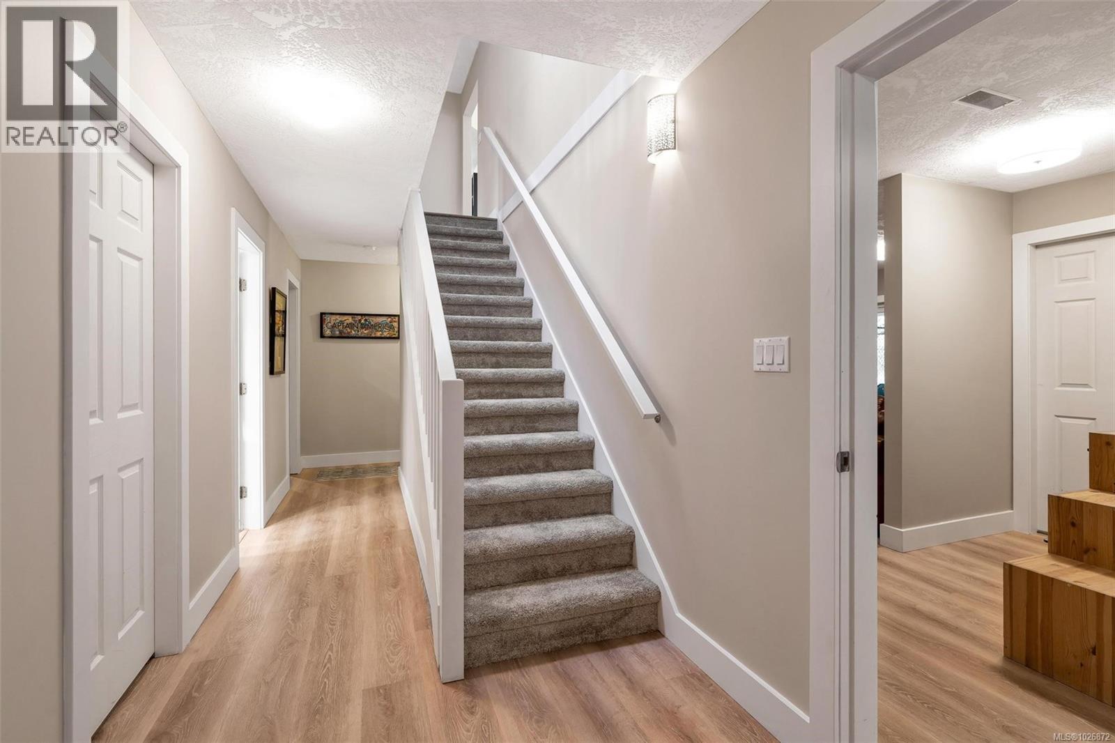 8830 Langara Pl, North Saanich