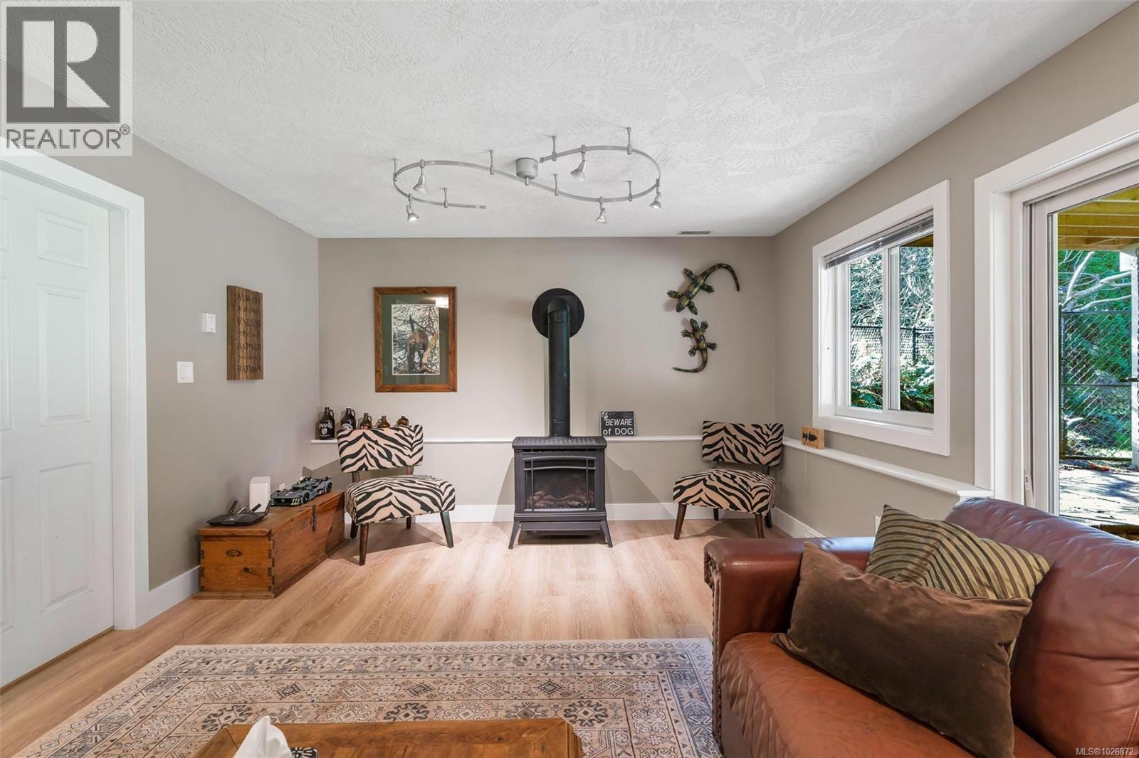 8830 Langara Pl, North Saanich