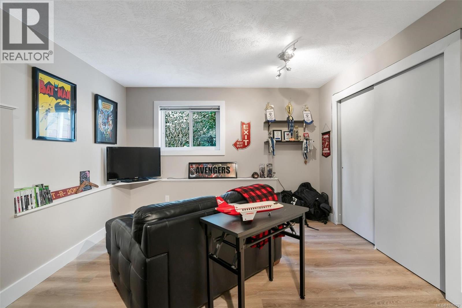 8830 Langara Pl, North Saanich