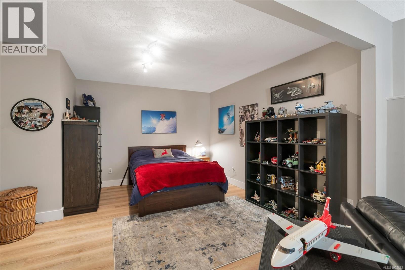 8830 Langara Pl, North Saanich