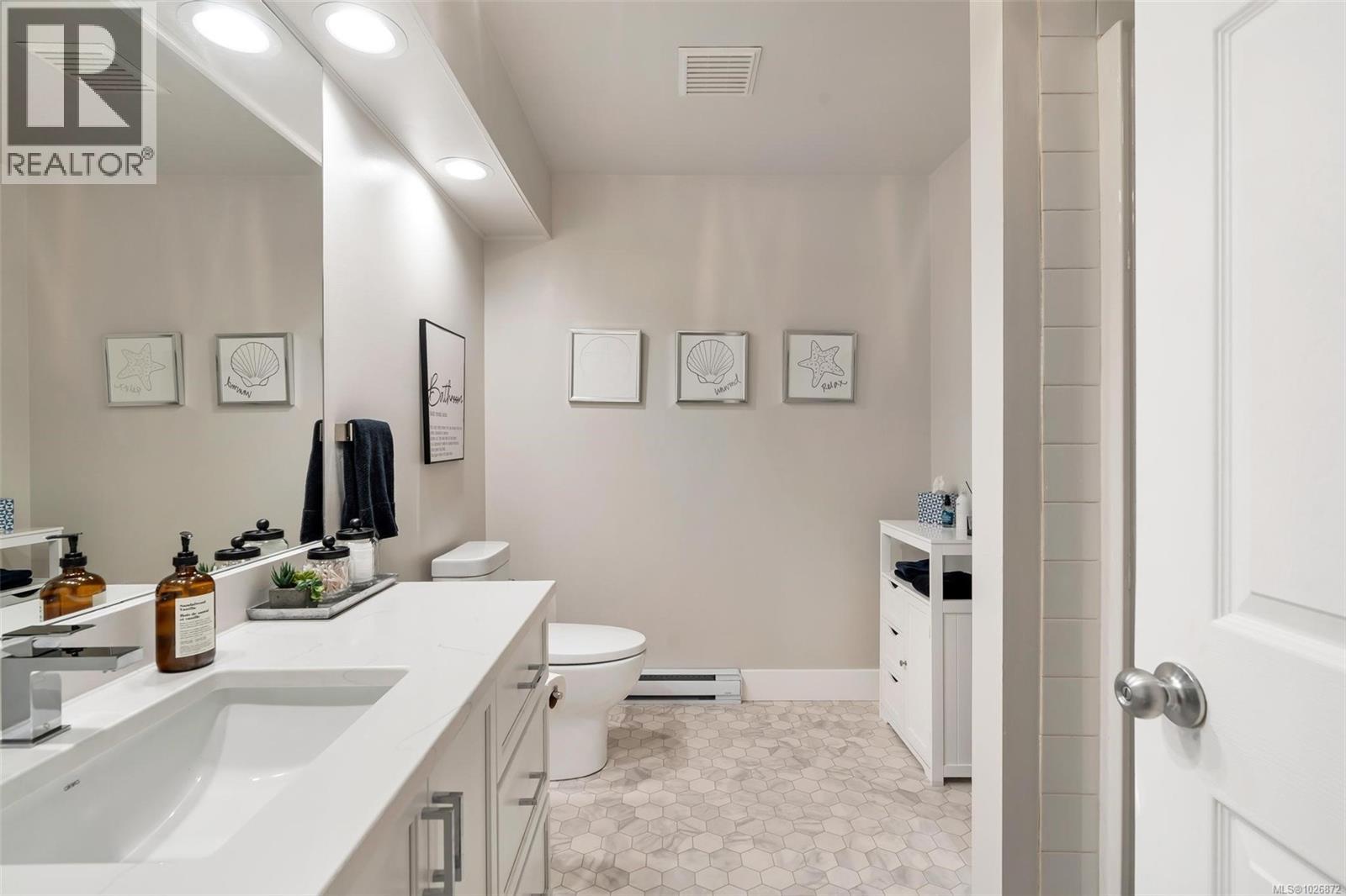 8830 Langara Pl, North Saanich