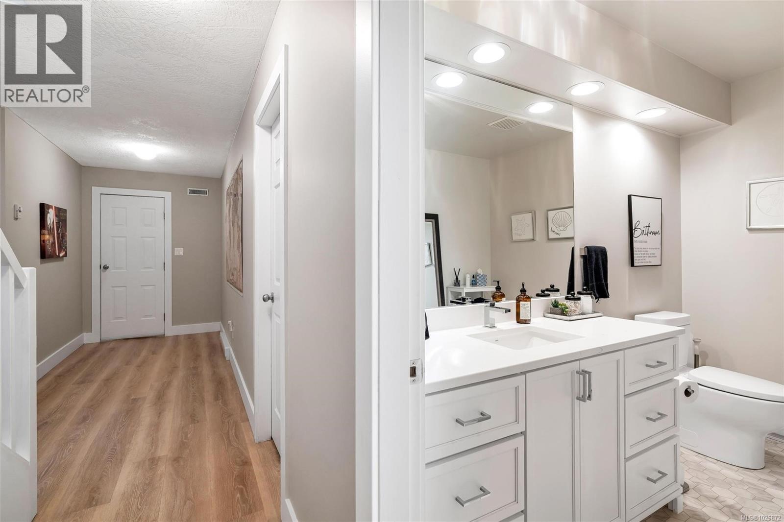 8830 Langara Pl, North Saanich