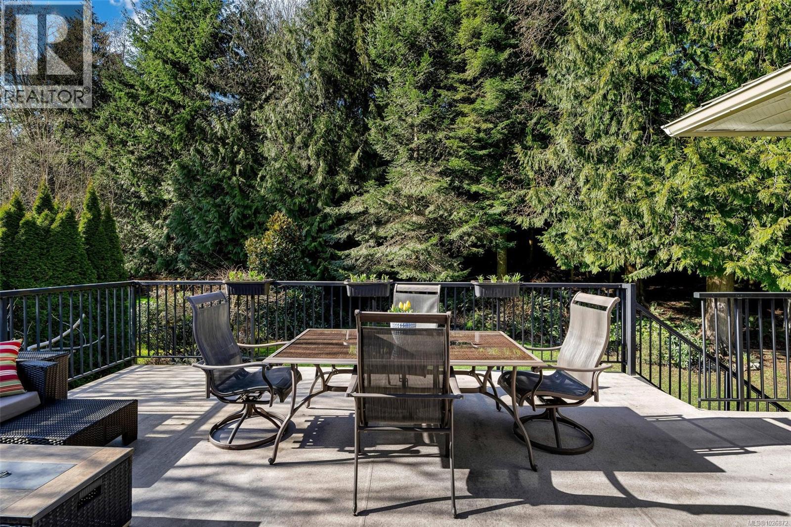 8830 Langara Pl, North Saanich