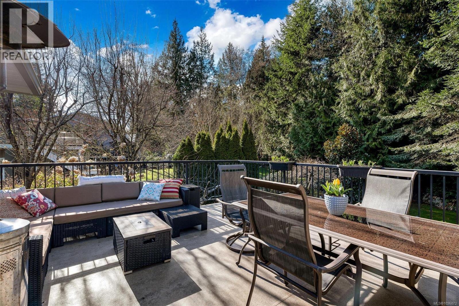 8830 Langara Pl, North Saanich