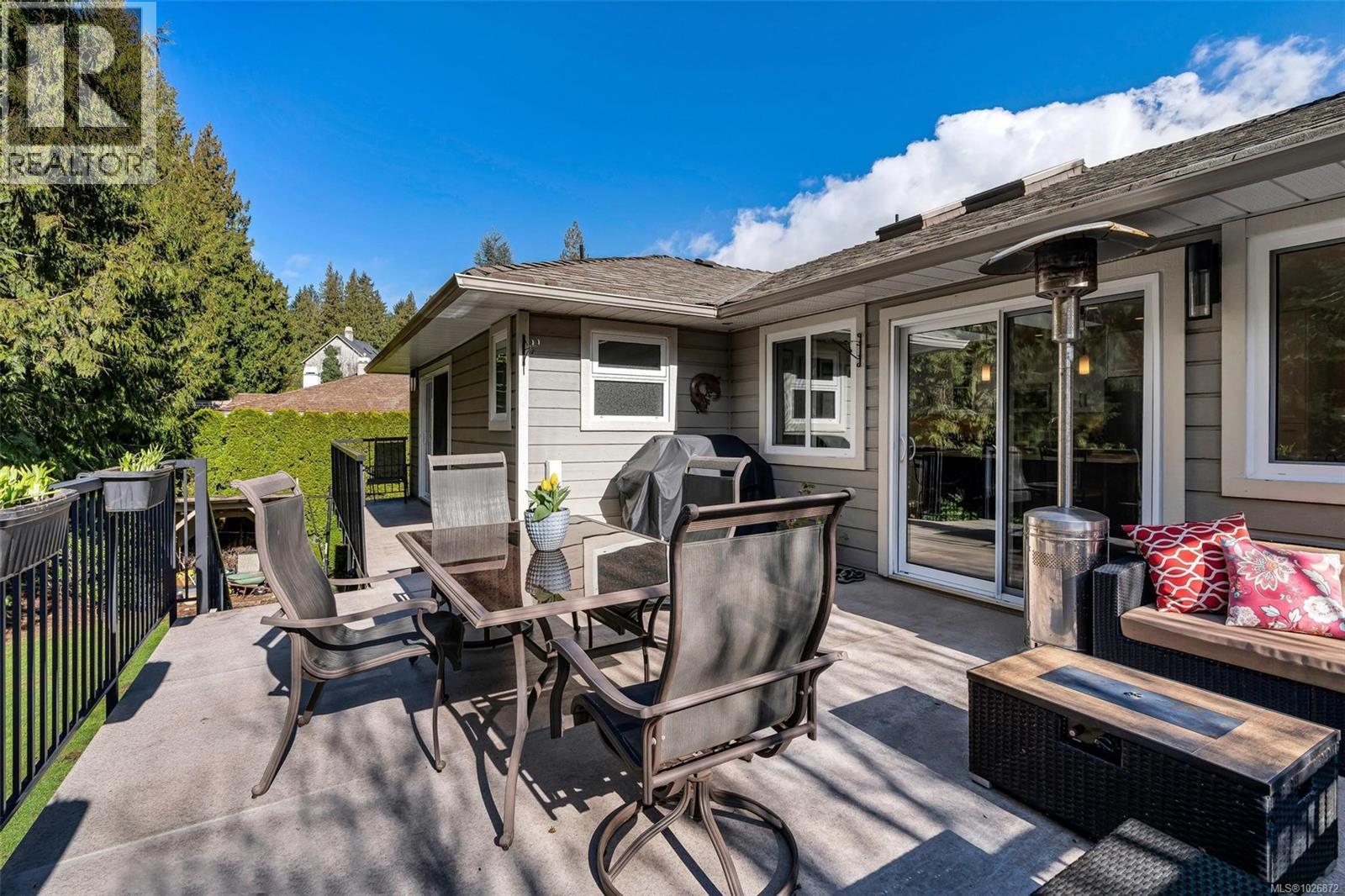 8830 Langara Pl, North Saanich