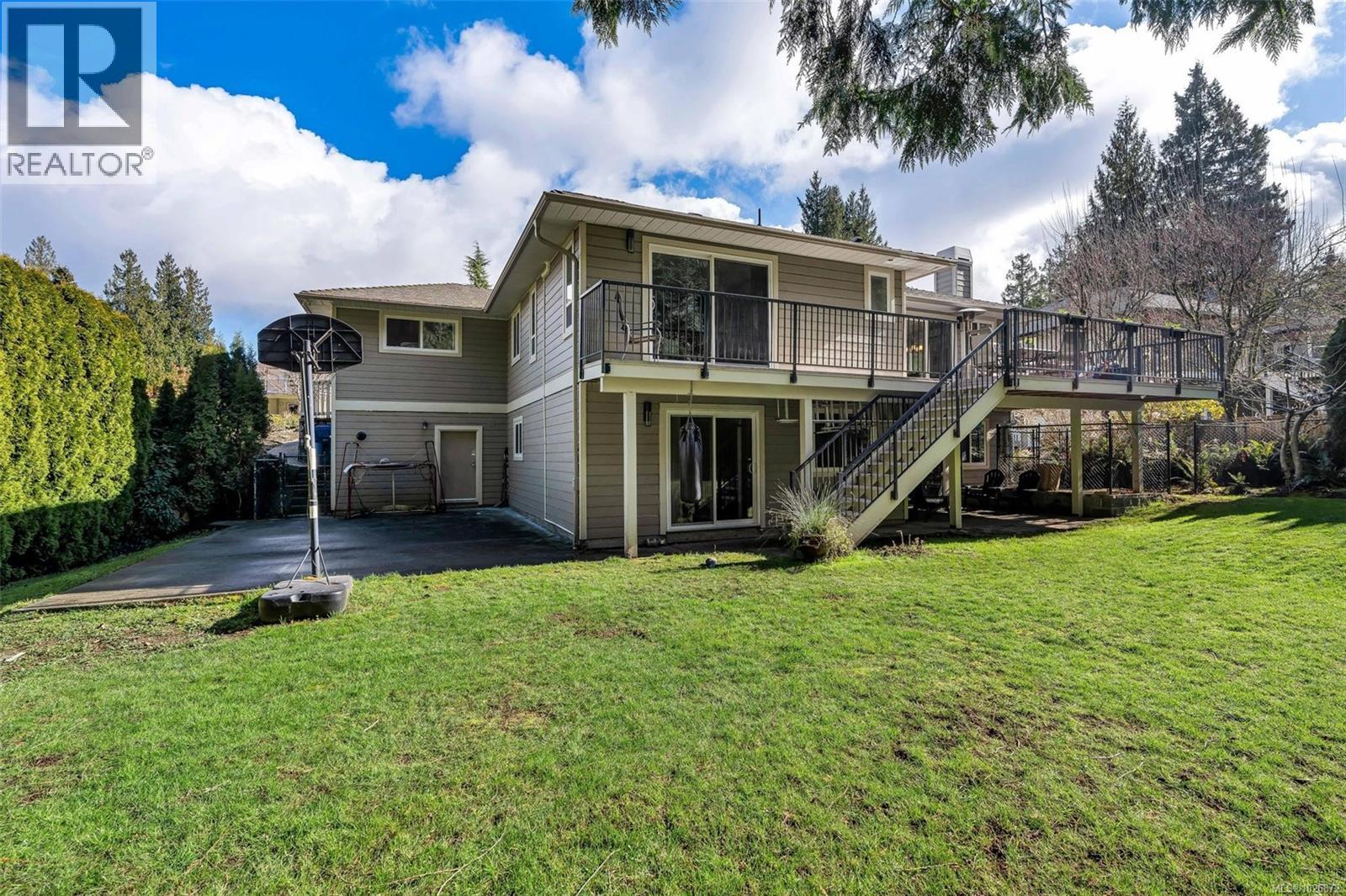 8830 Langara Pl, North Saanich