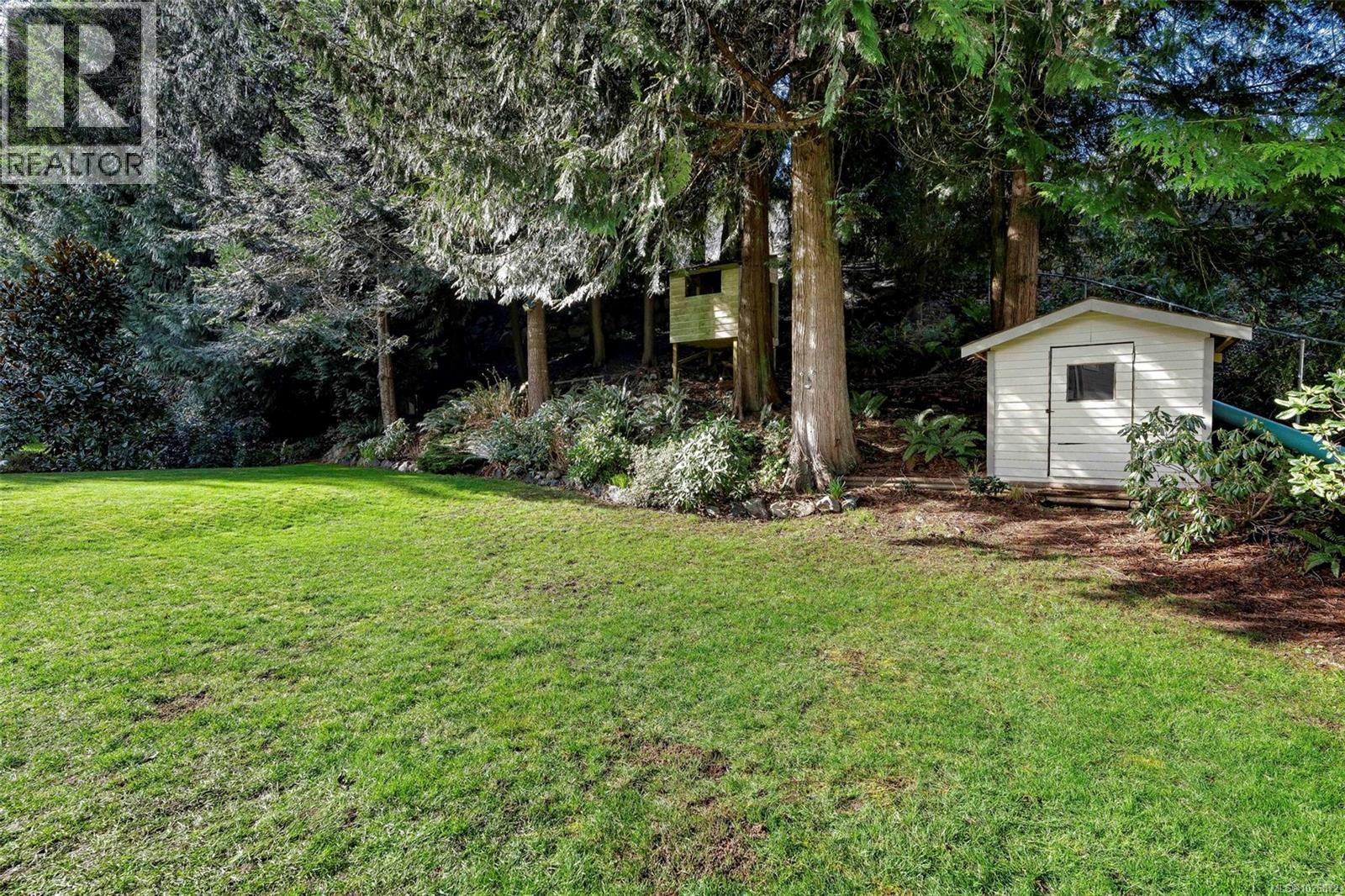 8830 Langara Pl, North Saanich