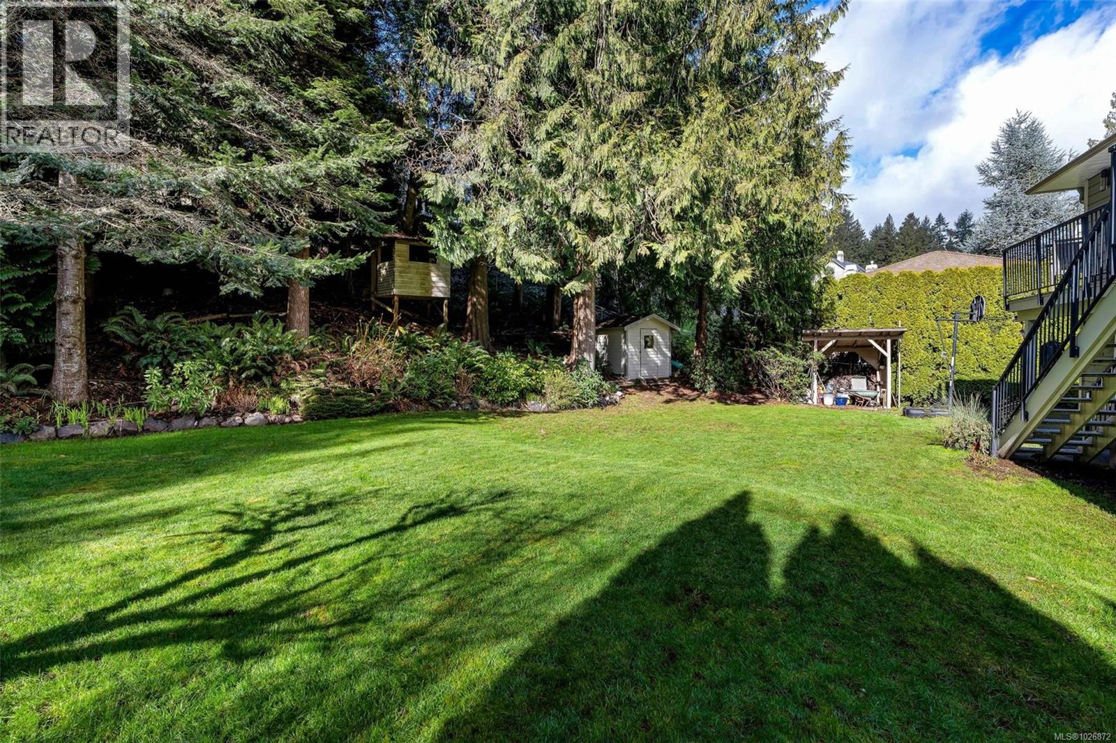 8830 Langara Pl, North Saanich