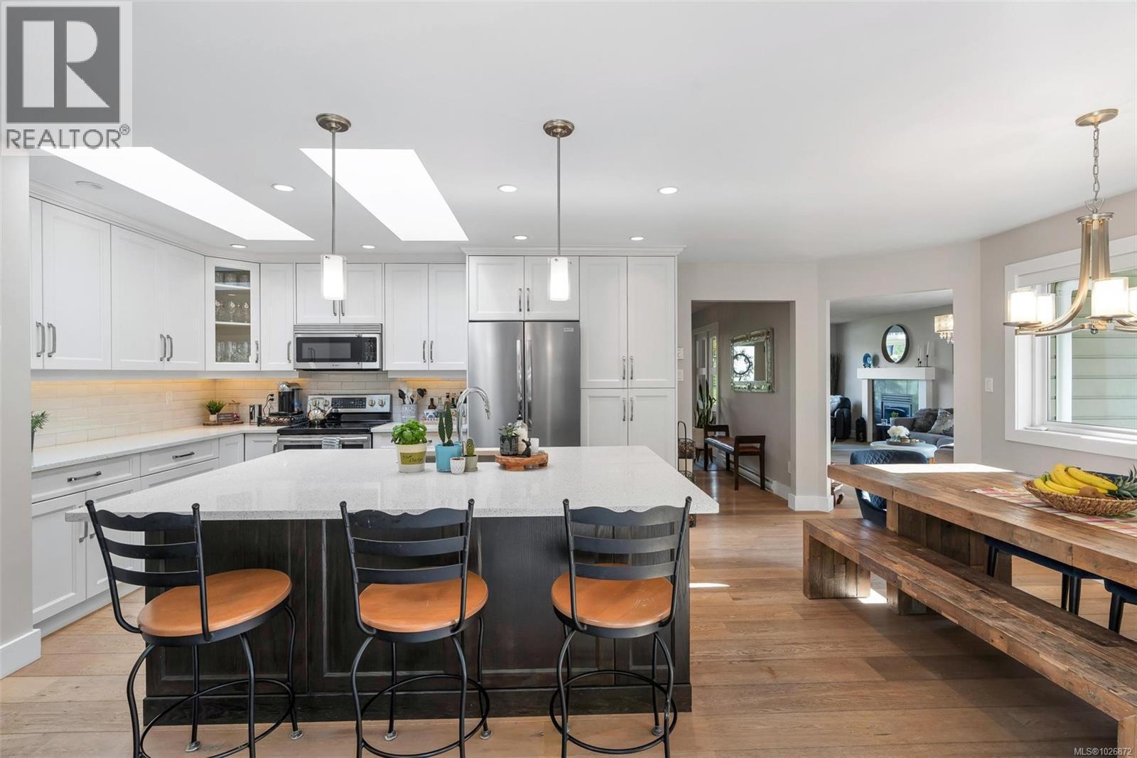 8830 Langara Pl, North Saanich