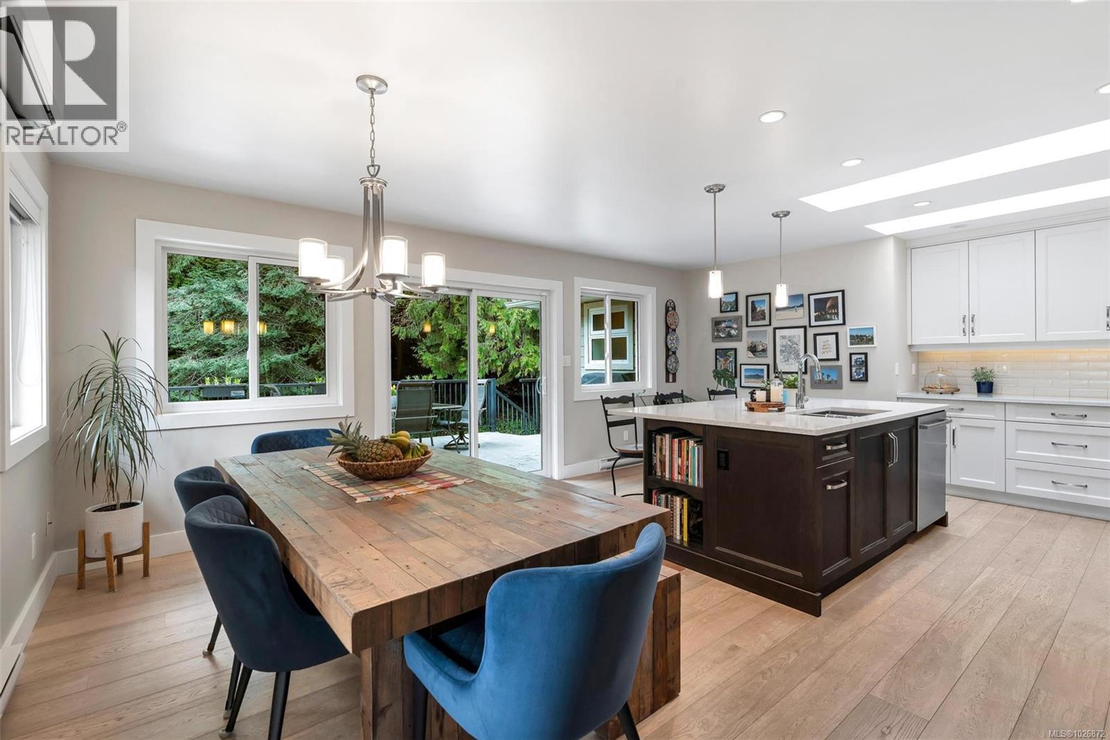 8830 Langara Pl, North Saanich