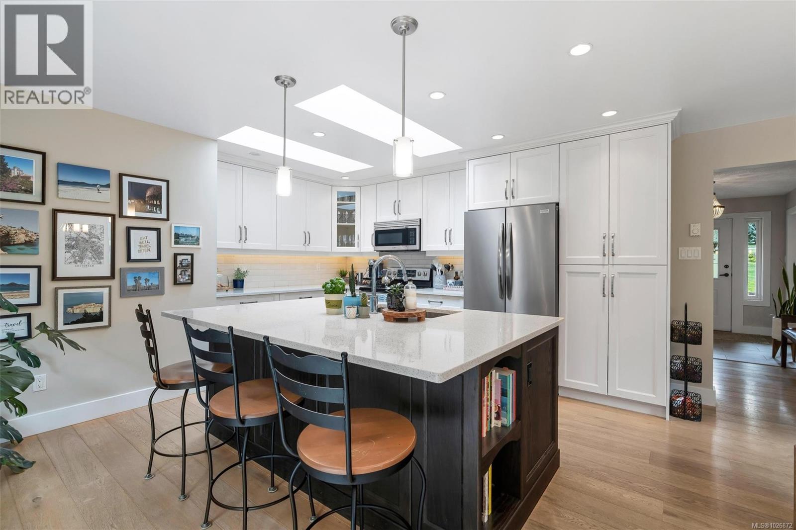 8830 Langara Pl, North Saanich